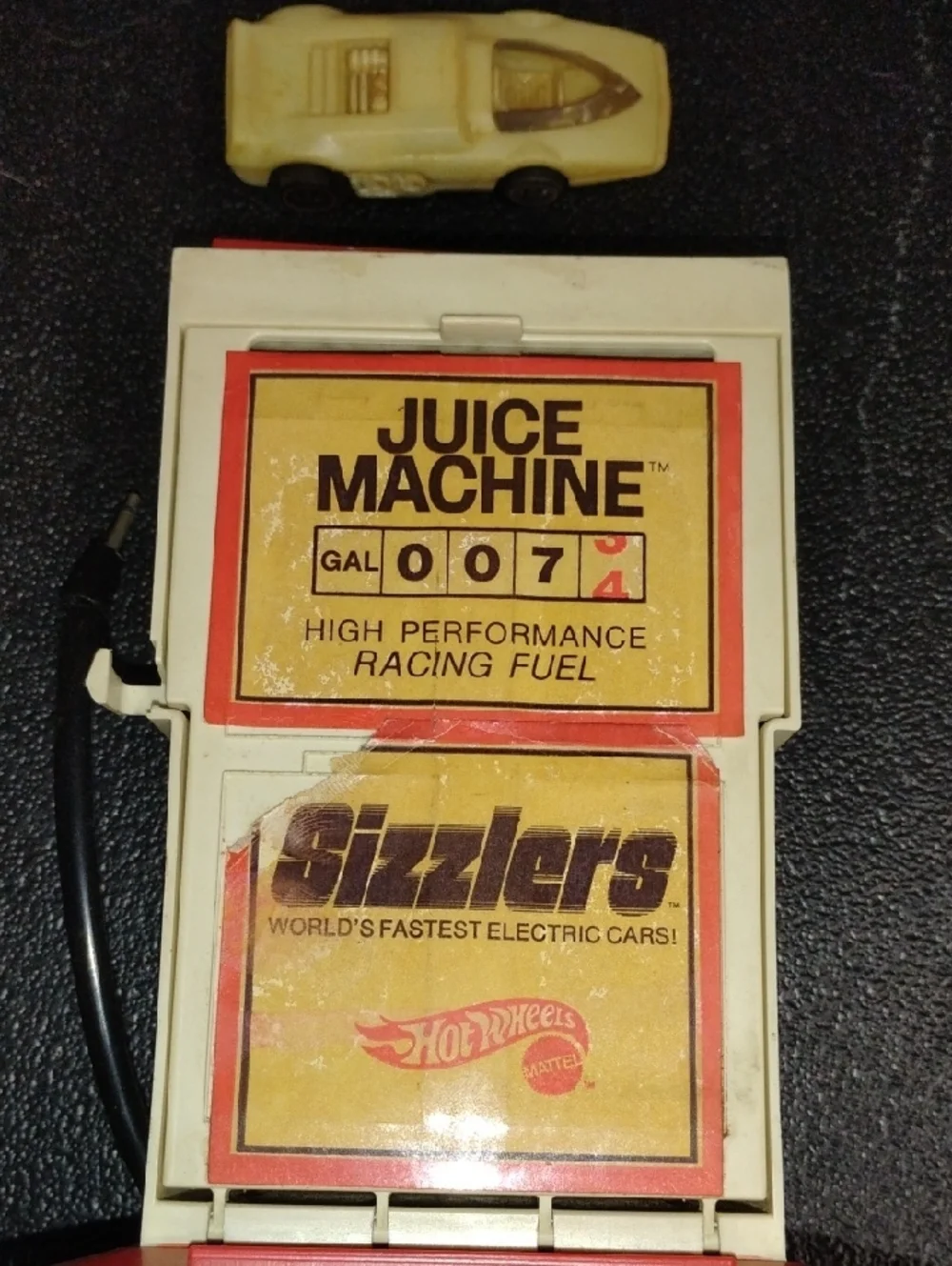 Hot Wheels Juice Machine Racing Fuel Accessory - Cream Toy Car Included - Picture 2 of 9